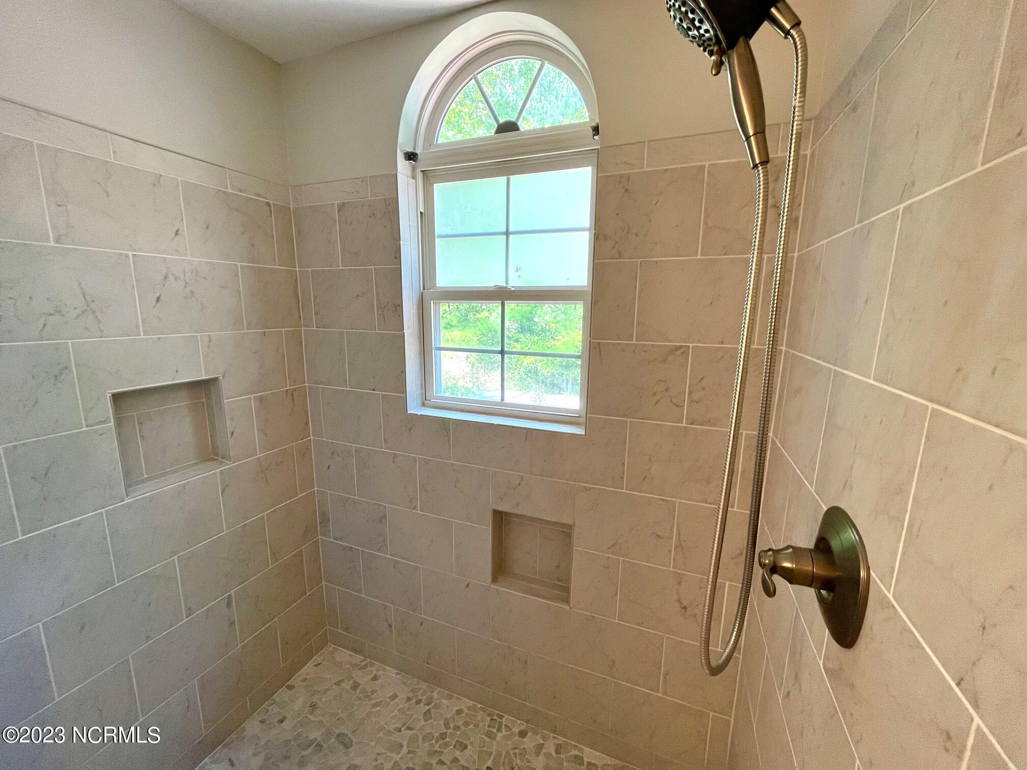 926 Buckingham Road New Bern, NC 28562 - Photo 13 of 23 master shower