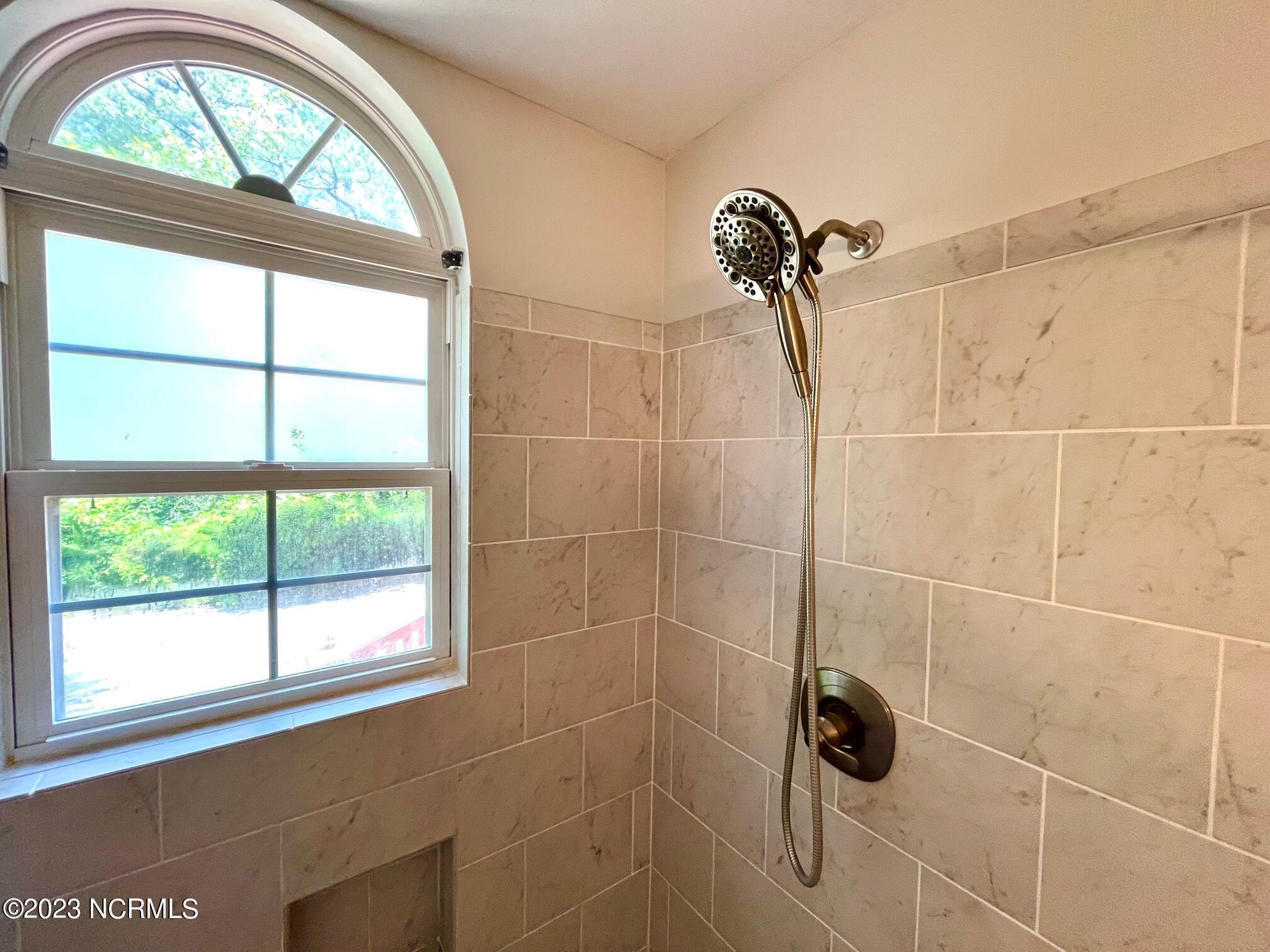 926 Buckingham Road New Bern, NC 28562 - Photo 14 of 23 master shower2