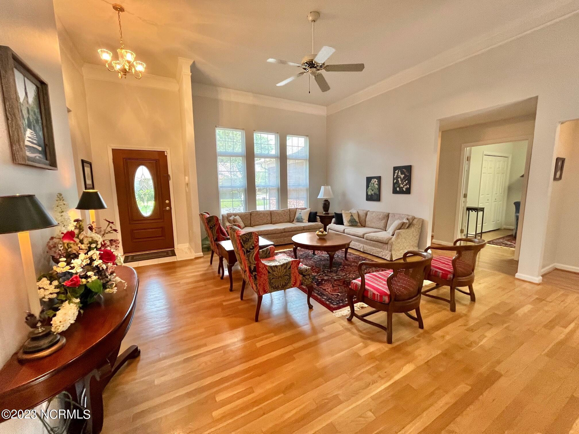 926 Buckingham Road New Bern, NC 28562 - Photo 2 of 23 Living to entrance