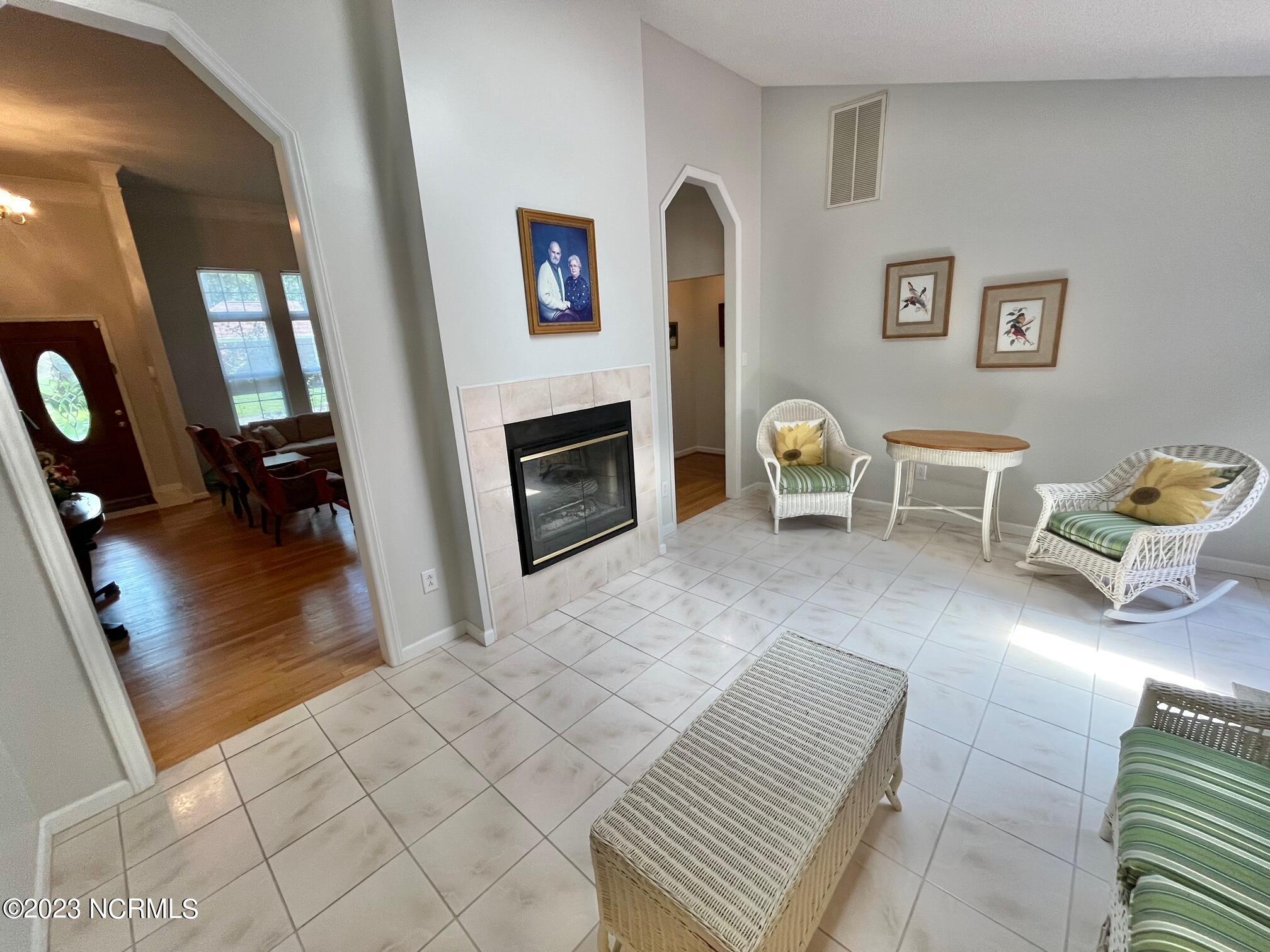 926 Buckingham Road New Bern, NC 28562 - Photo 7 of 23 sunroom2