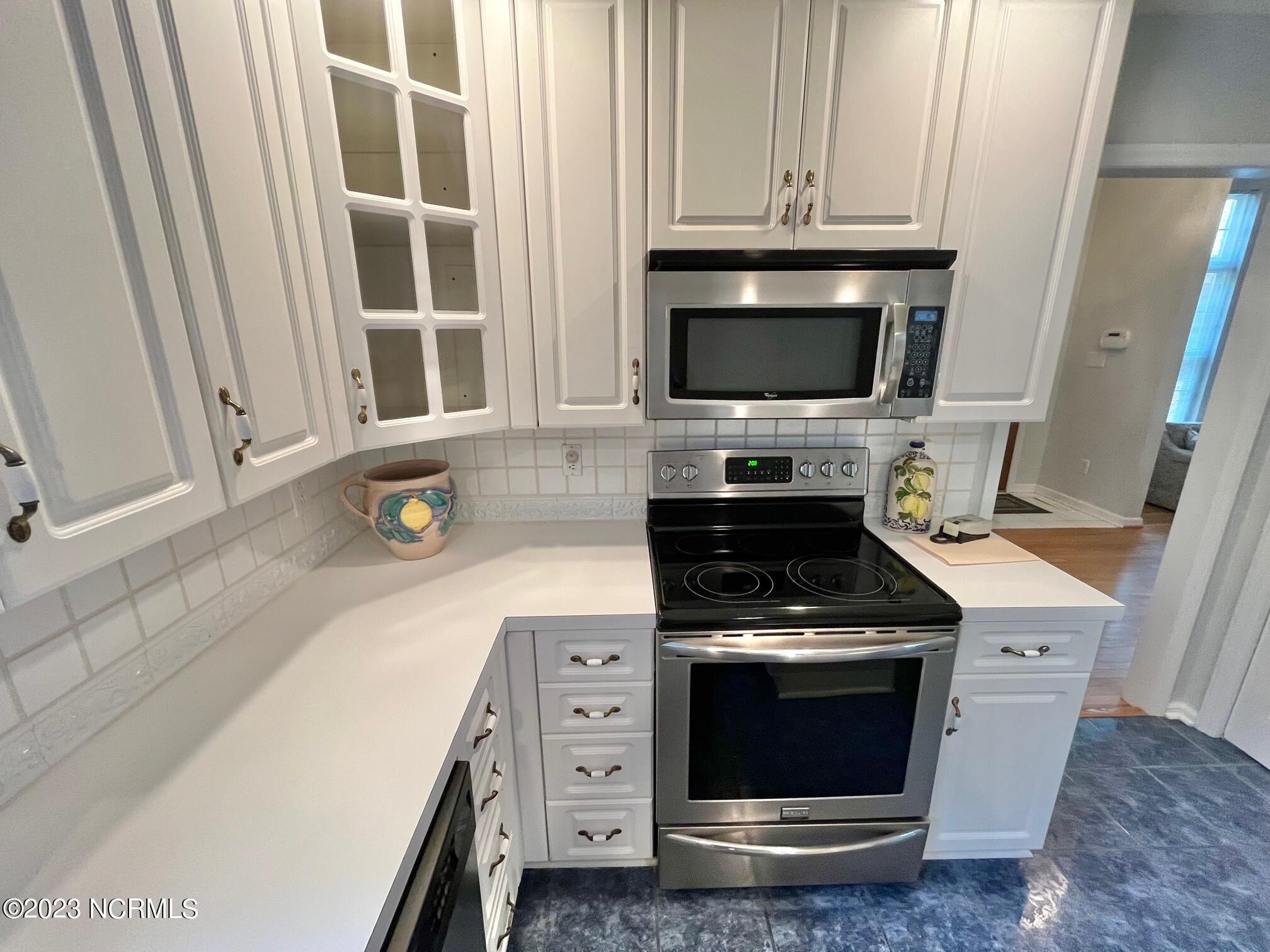 926 Buckingham Road New Bern, NC 28562 - Photo 9 of 23 kitchen2