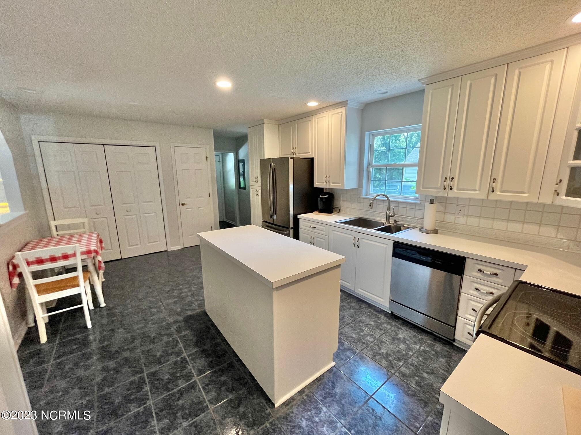 926 Buckingham Road New Bern, NC 28562 - Photo 10 of 23 kitchen
