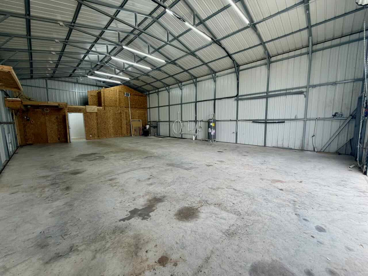 3844 South Pine Island Road Beaumont, TX 77713 - Photo 12 of 24 a view of a garage