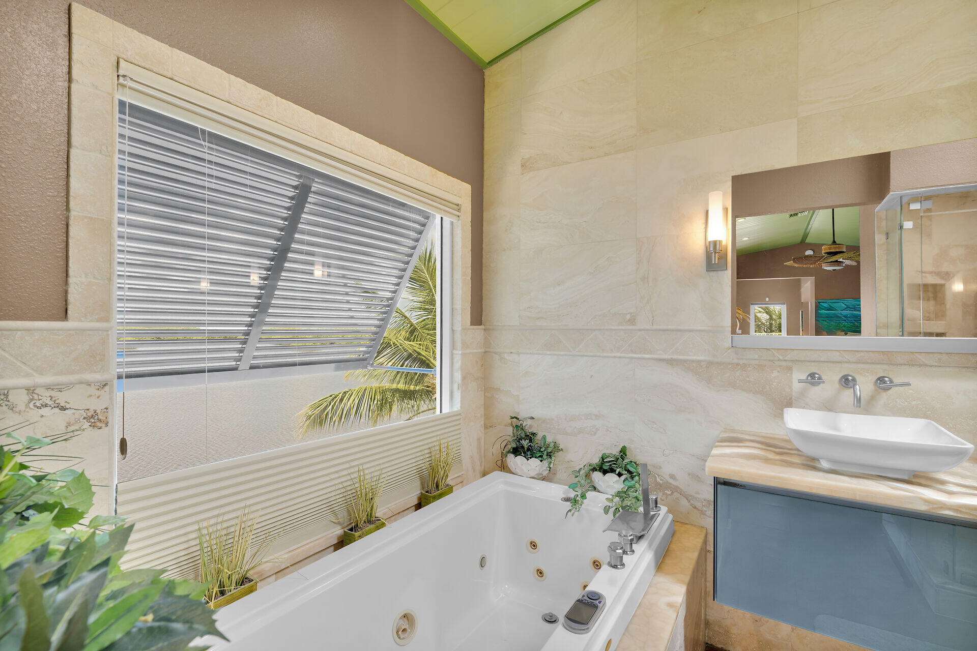 151 Lake Road Tavernier, FL 33070 - Photo 20 of 48 Whirlpool Tub