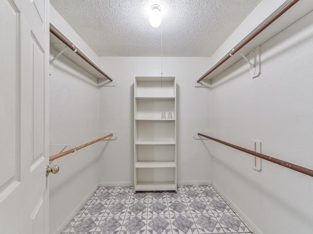 15522 Blake Way Street Houston, TX 77032 - Photo 9 of 19 a room with a wooden floor and a window