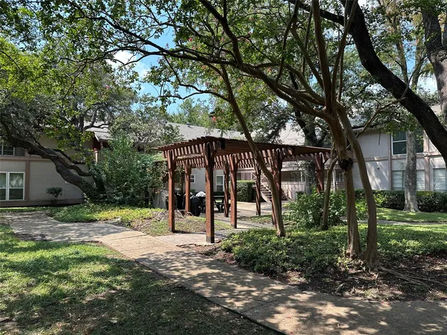 $1,350 | 10580 High Hollows Drive, Unit 271, Dallas, TX 75230