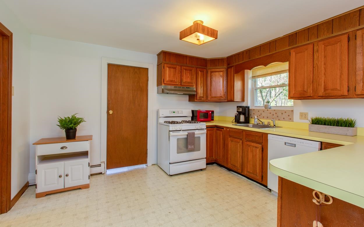 7 Ridgefield Drive Milford, NH 03055 - Photo 4 of 33 Gallery Image 4
