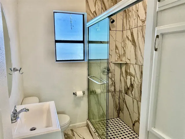 $2,500 | 2910 East 12th Street, Austin, TX 78702