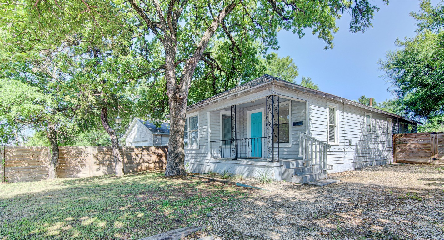 2910 East 12th Street Austin, TX 78702 - Photo 18 of 18 View of front of property with fence