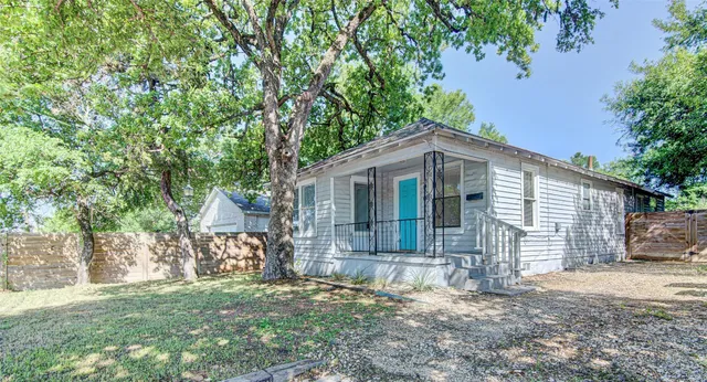 $2,500 | 2910 East 12th Street, Austin, TX 78702