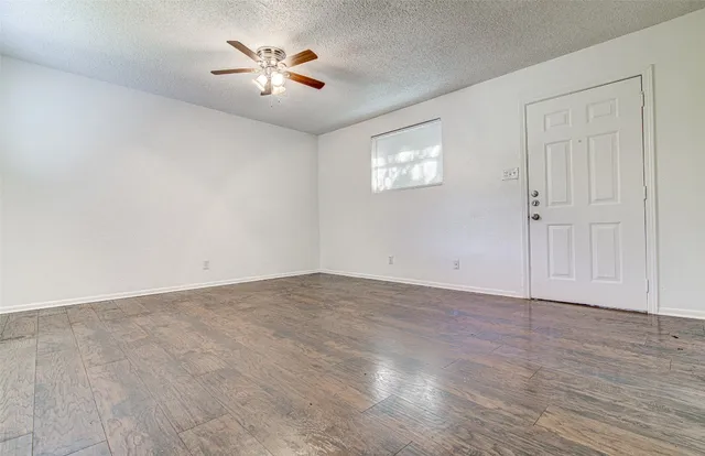 $2,500 | 2910 East 12th Street, Austin, TX 78702