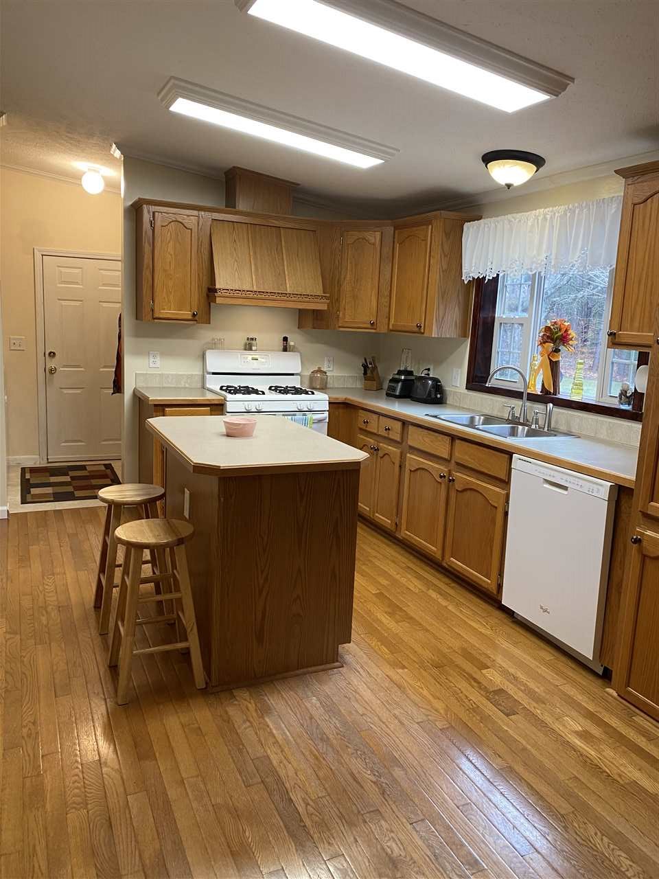 12200 Aylsworth Road Beulah, MI 49617 - Photo 6 of 28 1881998-5.JPG