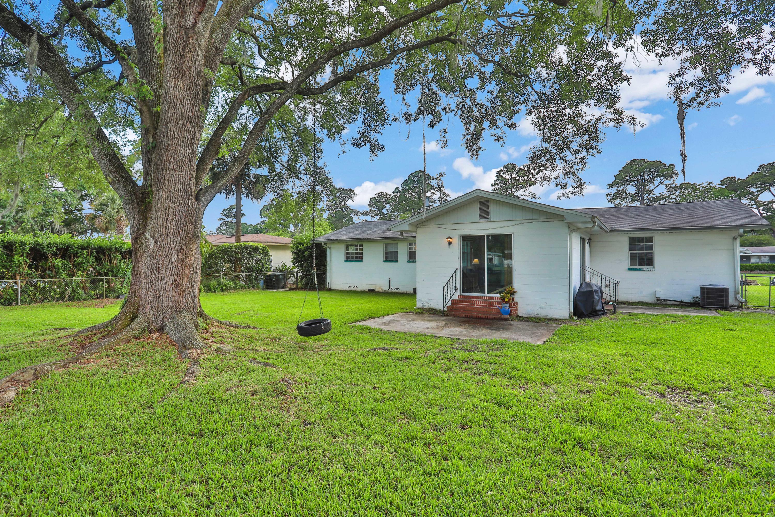 627 Antigua Road Jacksonville, FL 32216 - Photo 4 of 14 573A0045