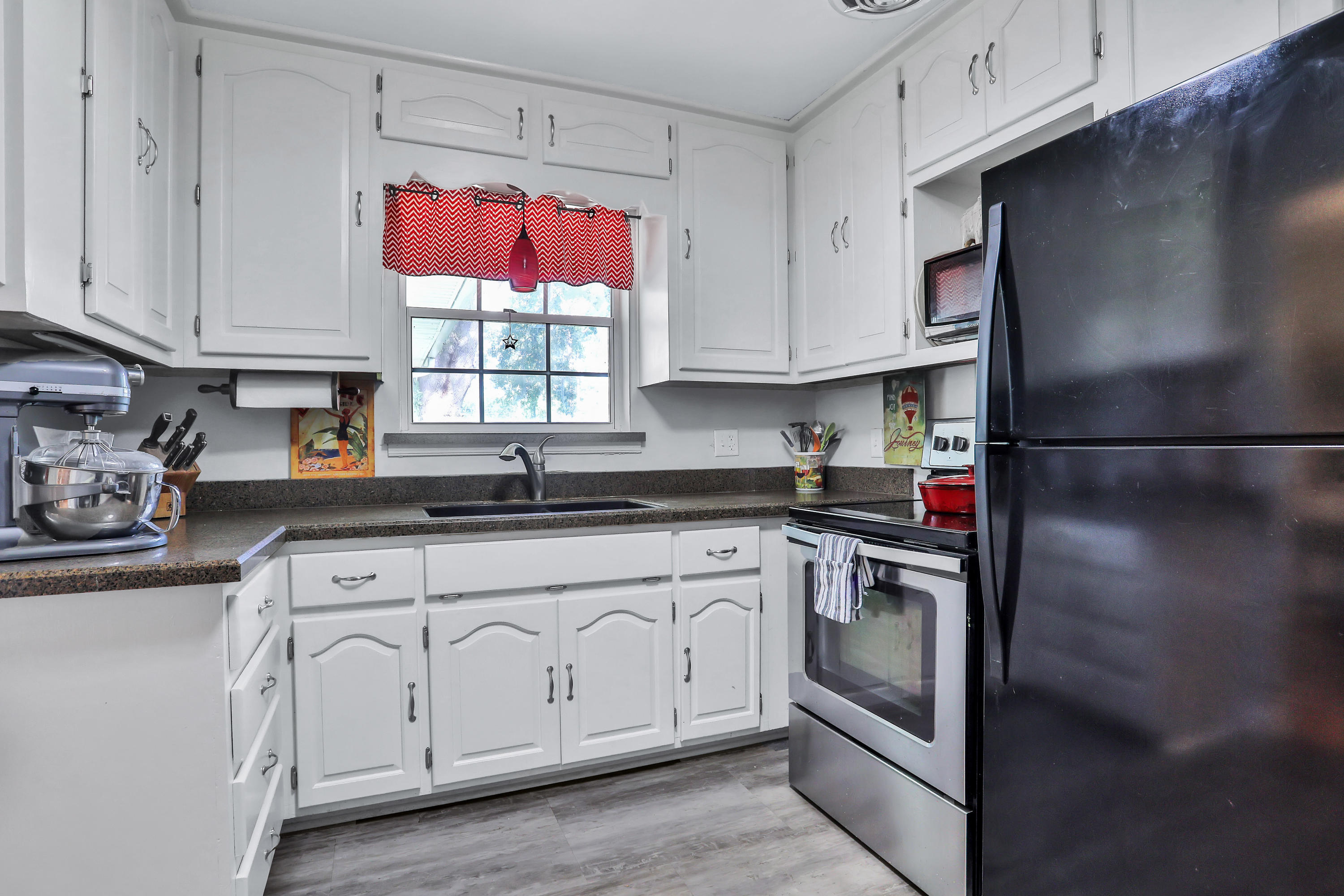 627 Antigua Road Jacksonville, FL 32216 - Photo 8 of 14 Kitchen