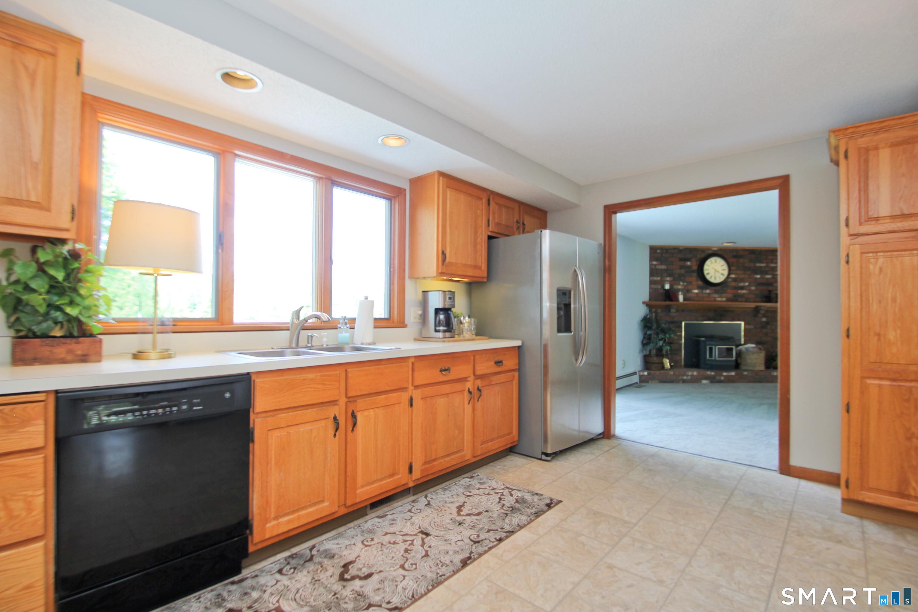 310 Thompsonville Road Suffield, CT 06078 - Photo 11 of 40