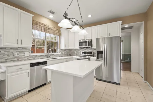 $2,600 | 111 South Dreamweaver Circle, Spring, TX 77380