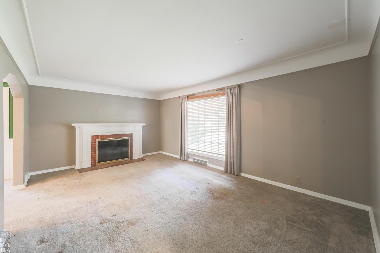 1341 Hawthorne Road Grosse Pointe, MI 48236 - Photo 4 of 26 50199153-22B6BEBF-EDBA-4877-AFED-8629AA9B4C29.JPG