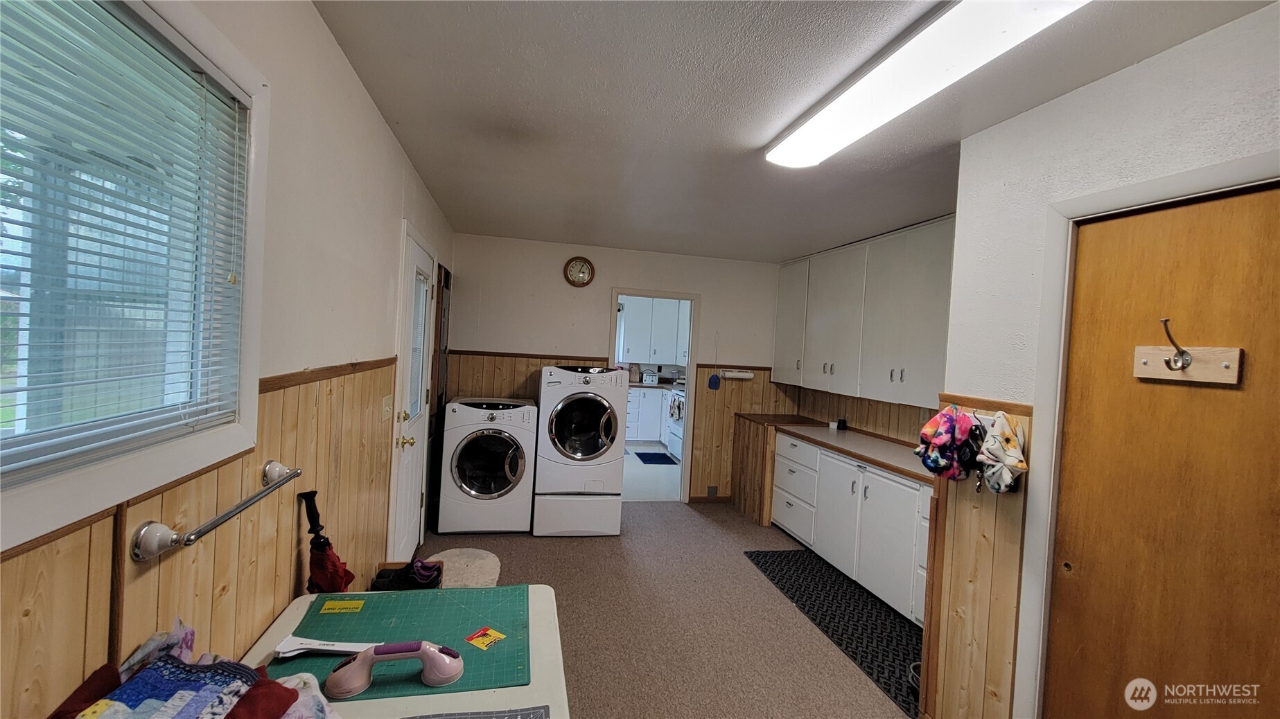 1296 Highway 12 Chehalis, WA 98532 - Photo 20 of 33 a utility room with sink dryer and washer