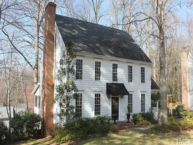 2512 Ashley Court Raleigh, NC 27607 - Photo 23 of 24 Lovely home in great location, terrific school district, walkable to Cameron Village, Ridgewood Shopping Center, mintues to RDU airport, NCSU, downtown Raleigh - Facade/Exterior Front
