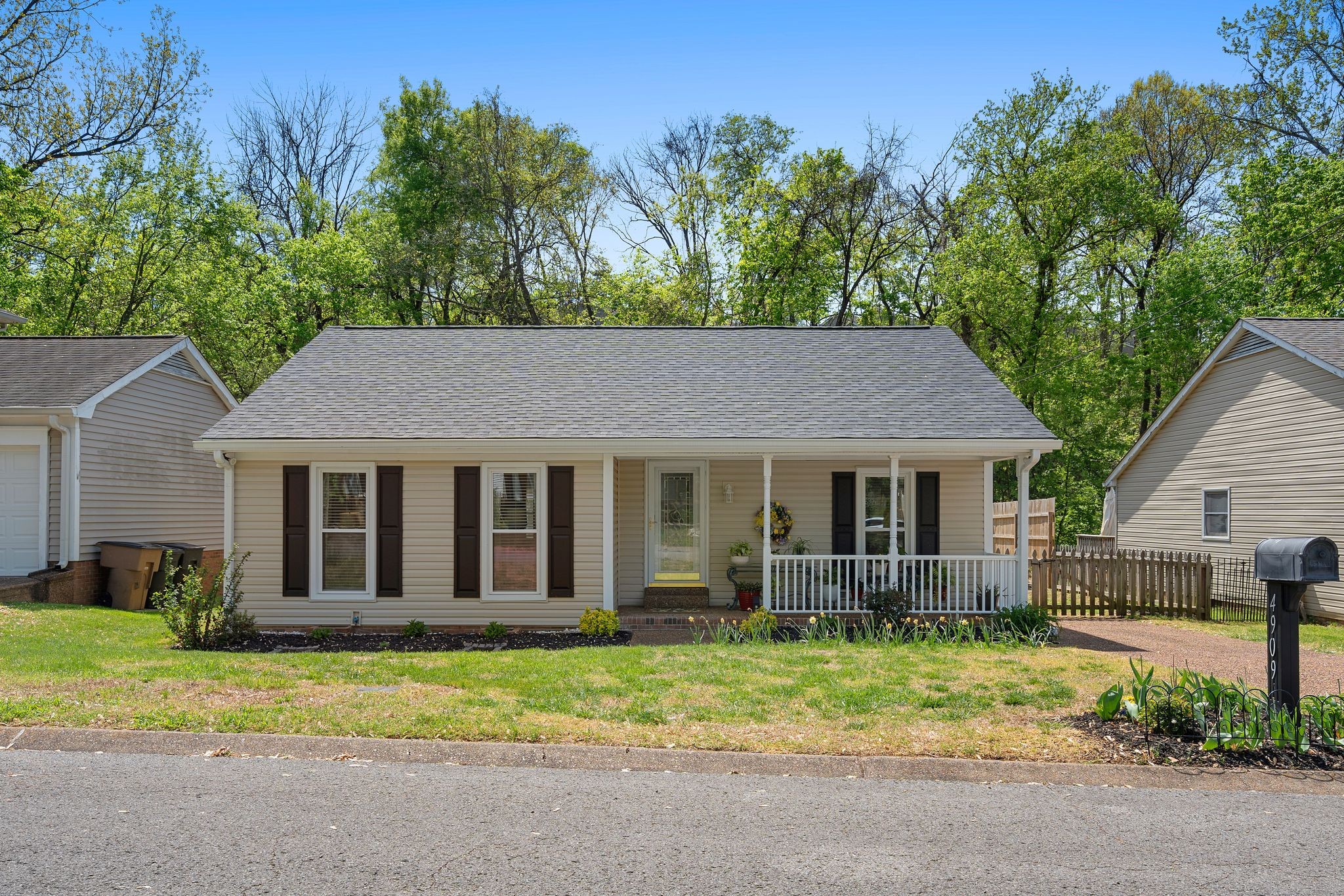 4909 Yorkshire Road Nashville, TN 37211 - Photo 2 of 40