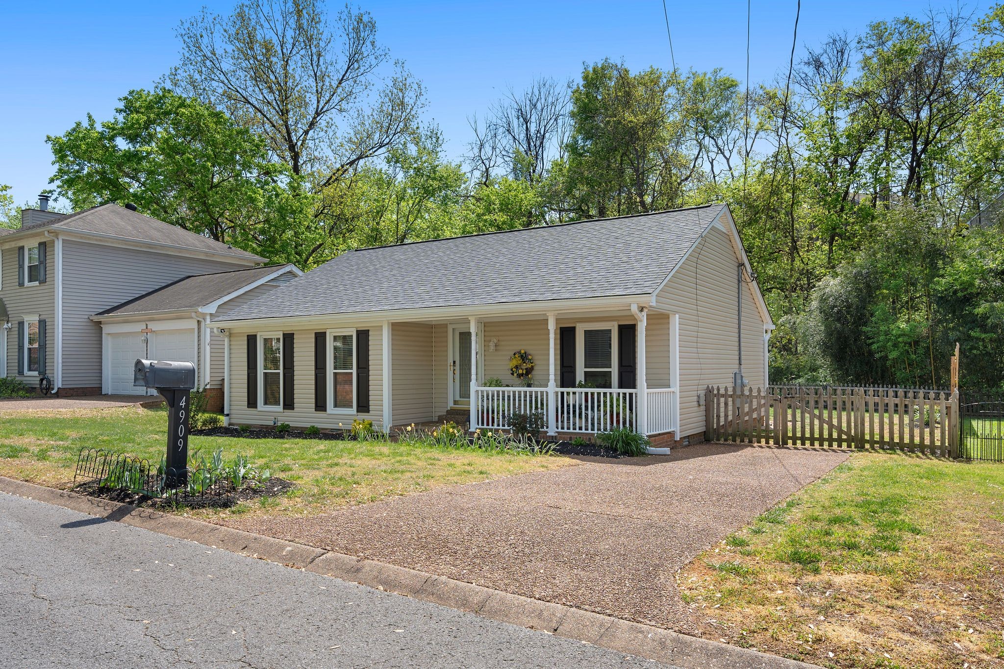 4909 Yorkshire Road Nashville, TN 37211 - Photo 4 of 40