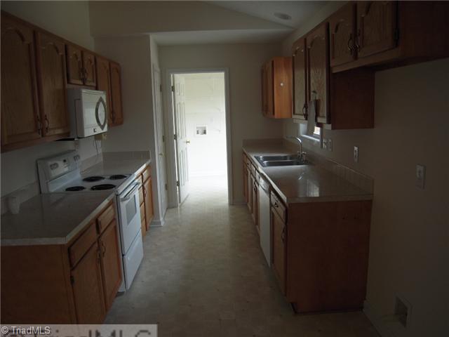 576 Farmstead Road Winston-Salem, NC 27107 - Photo 5 of 7 Kitchen.