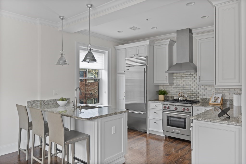 25 Euston Street, Unit 2 Brookline, MA 02446 - Photo 1 of 28