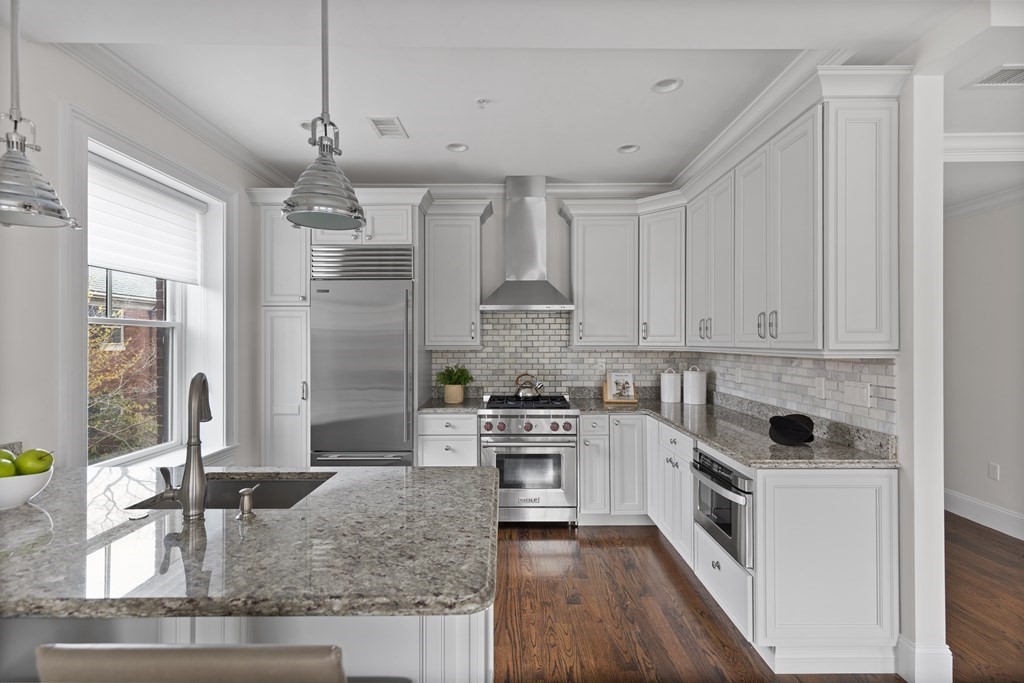 25 Euston Street, Unit 2 Brookline, MA 02446 - Photo 2 of 28
