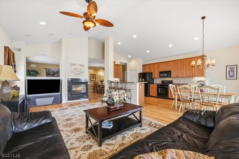 43 Renaissance Boulevard Somerset, NJ 08873 - Photo 12 of 43