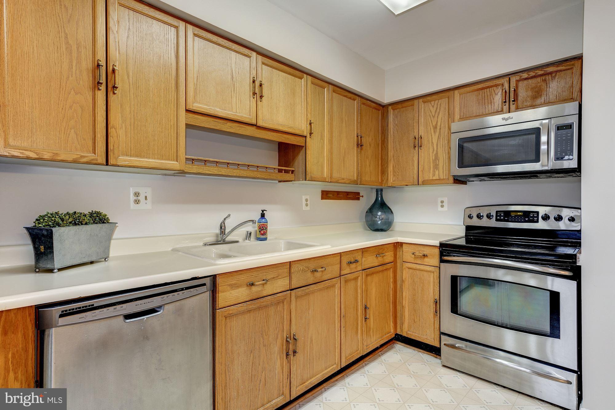 6108 Castletown Way Alexandria, VA 22310 - Photo 15 of 69