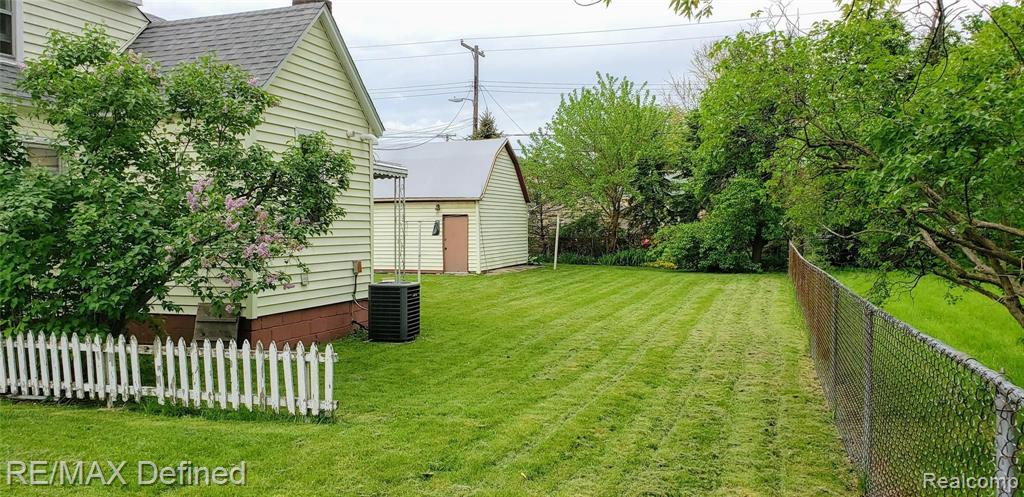 470 West George Avenue Hazel Park, MI 48030 - Photo 4 of 23