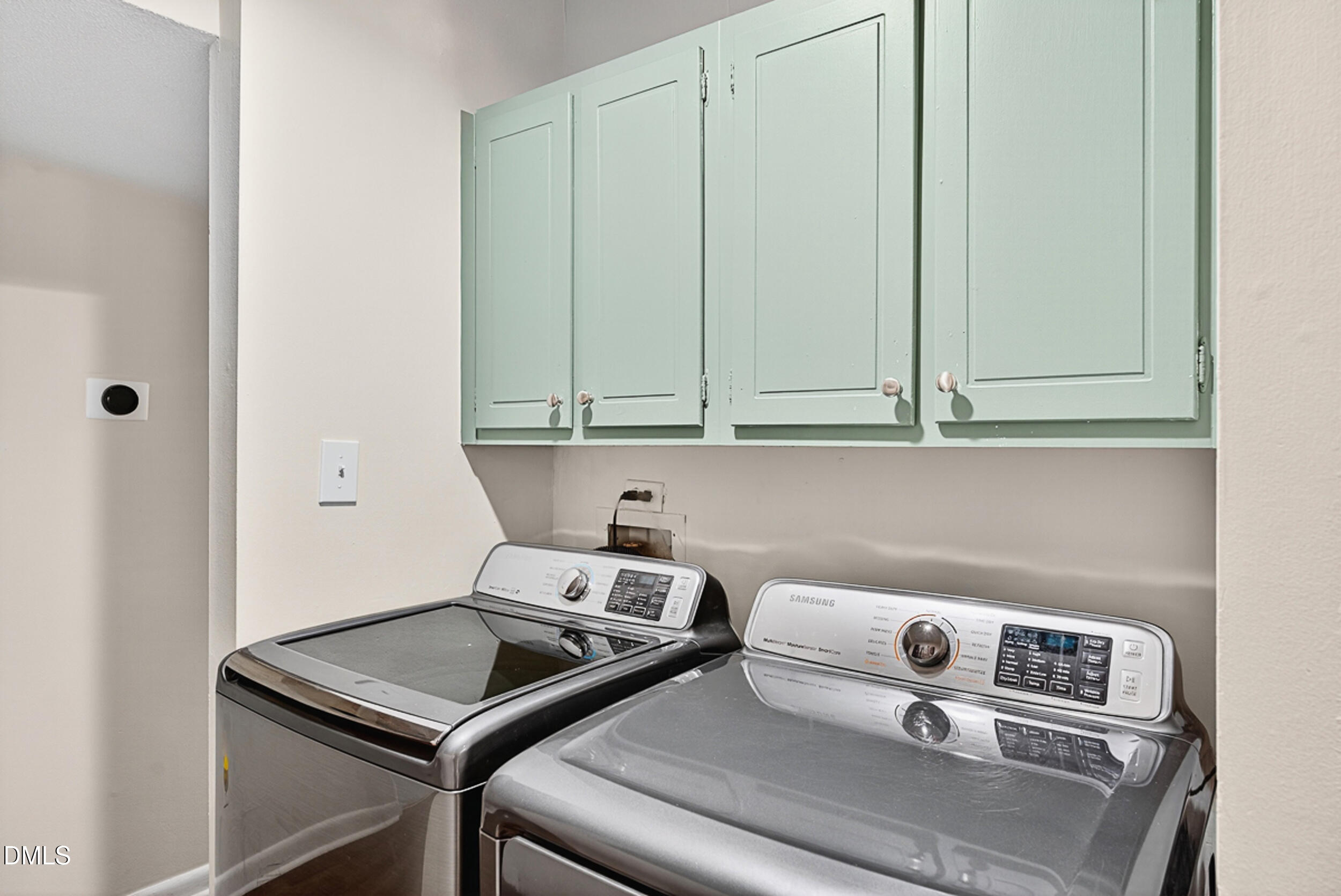 5080 Flint Ridge Place Raleigh, NC 27609 - Photo 11 of 24 a view of kitchen stove