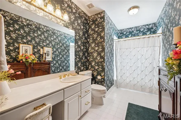 $1,115,000 | 19385 Deer Pointe Estates Drive, Wildwood, MO 63038