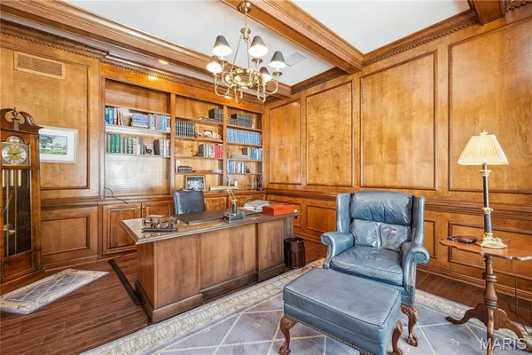$1,115,000 | 19385 Deer Pointe Estates Drive, Wildwood, MO 63038