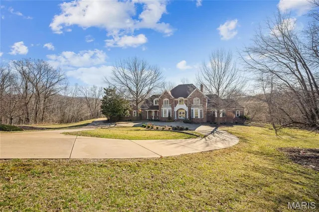 $1,115,000 | 19385 Deer Pointe Estates Drive, Wildwood, MO 63038