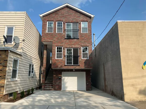 $3,000 | 176 Avenue F, Unit 2, Bayonne, NJ 07002