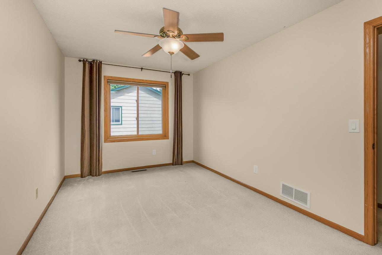 4693 Heather Ridge Road North St. Paul, MN 55128 - Photo 14 of 39