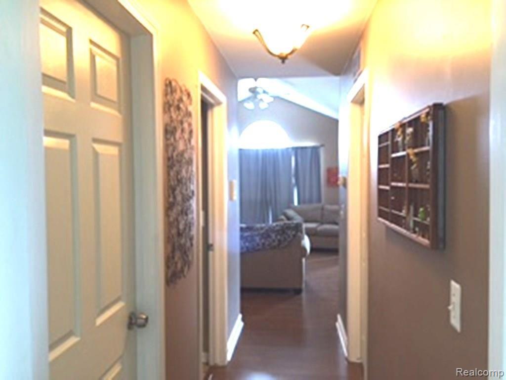 45985 Rhodes Drive Macomb, MI 48044 - Photo 15 of 23 IMG_1363.JPG