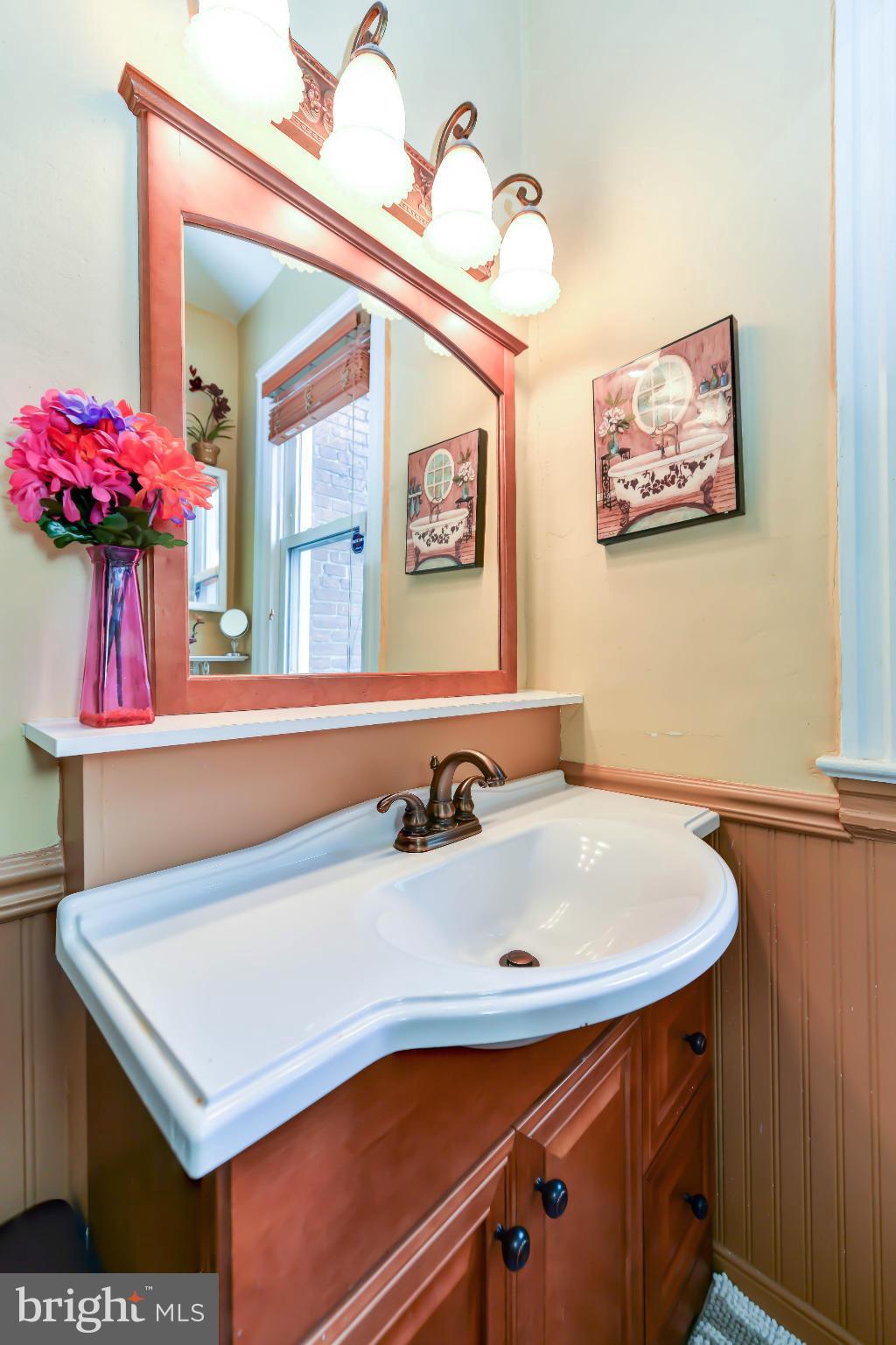 919 L Street Northeast Washington, DC 20002 - Photo 17 of 30 Bath
