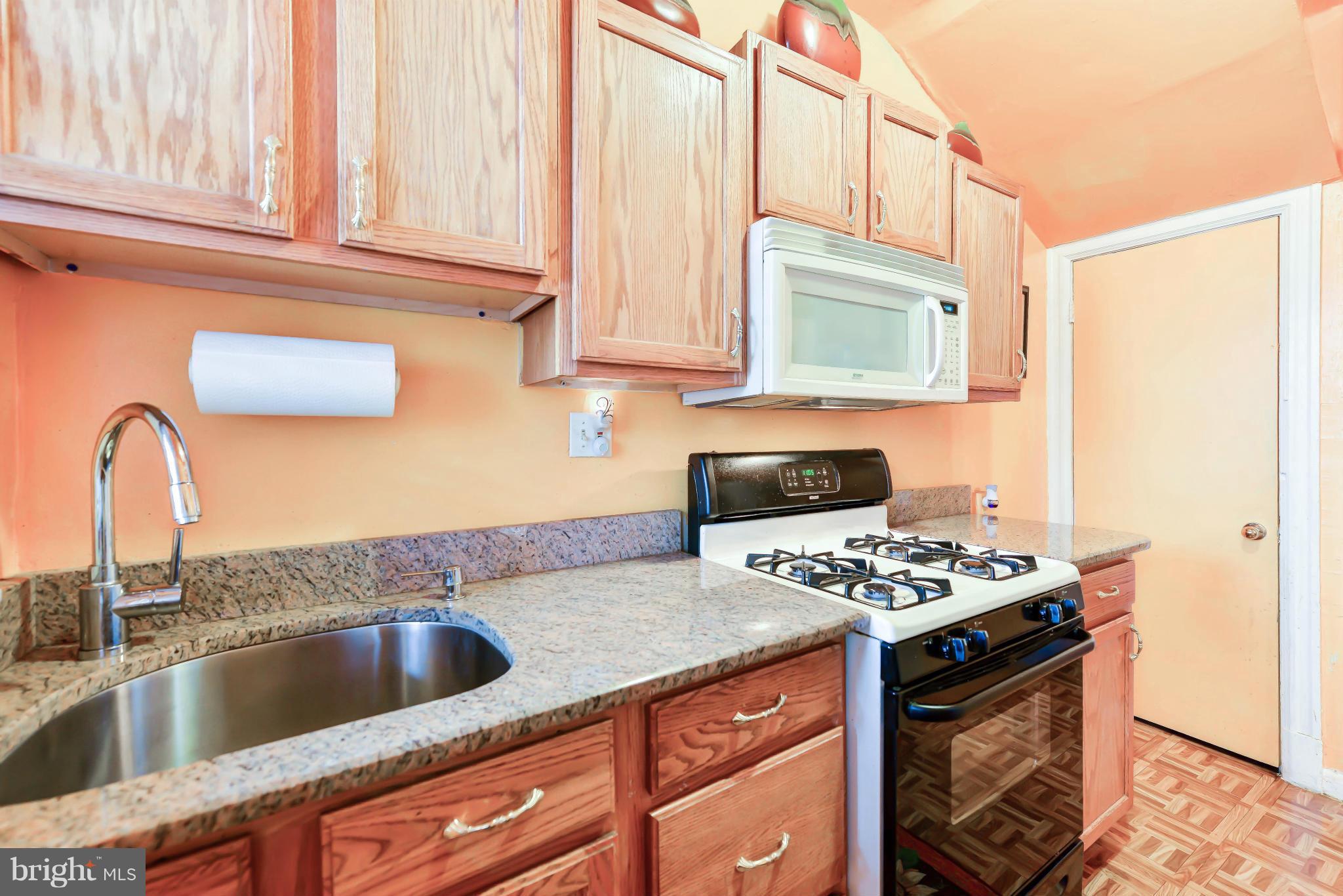 919 L Street Northeast Washington, DC 20002 - Photo 9 of 30 Updated Kitchen