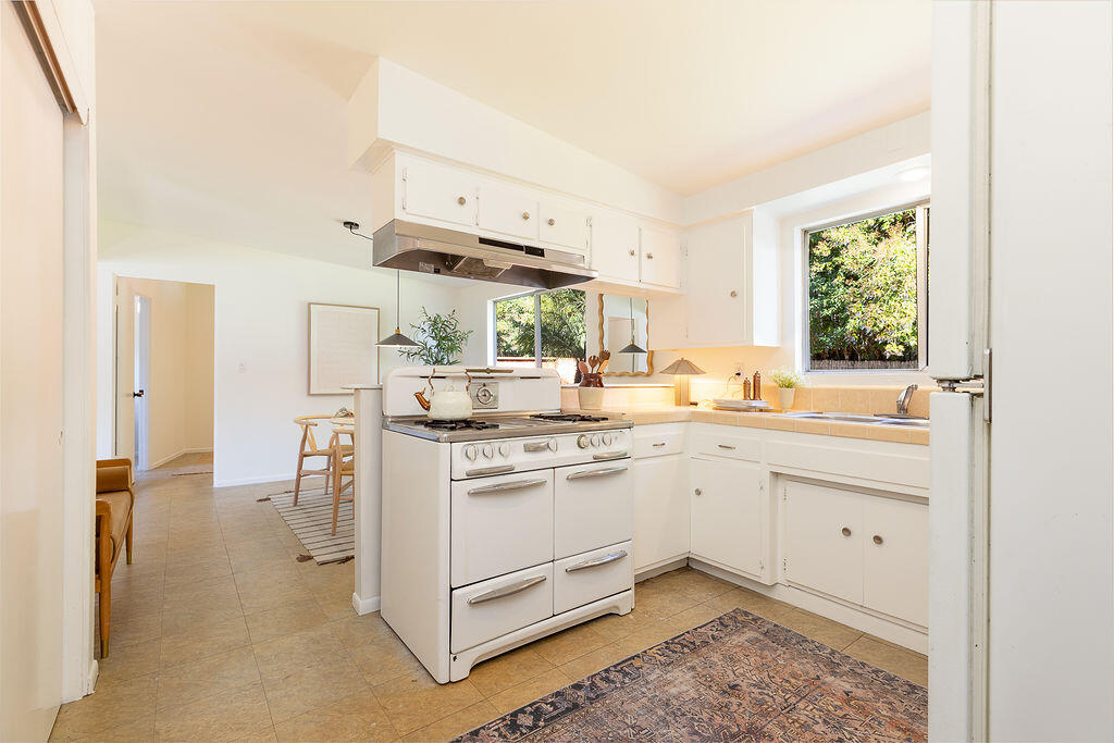 570 Apple Grove Lane Santa Barbara, CA 93105 - Photo 5 of 33 570ppleGrove_0058-Edit