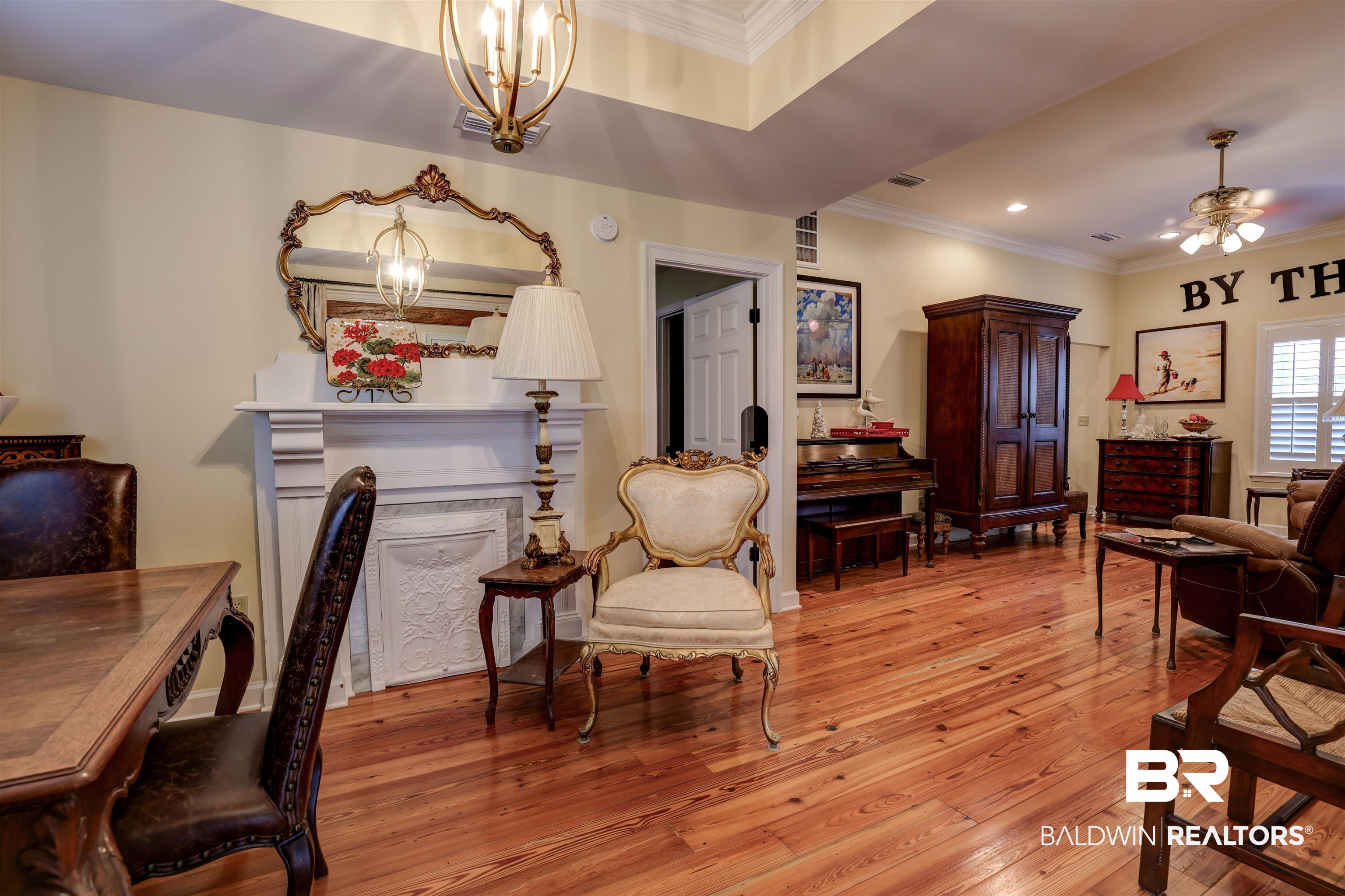 8 White Avenue Fairhope, AL 36532 - Photo 9 of 39 Living Room