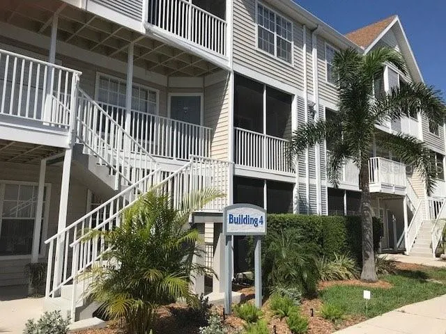 $1,550 | 850 South Tamiami Trail, Unit 401, Sarasota, FL 34236