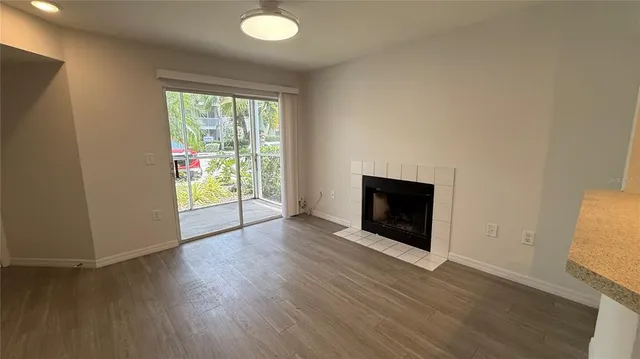 $1,550 | 850 South Tamiami Trail, Unit 401, Sarasota, FL 34236