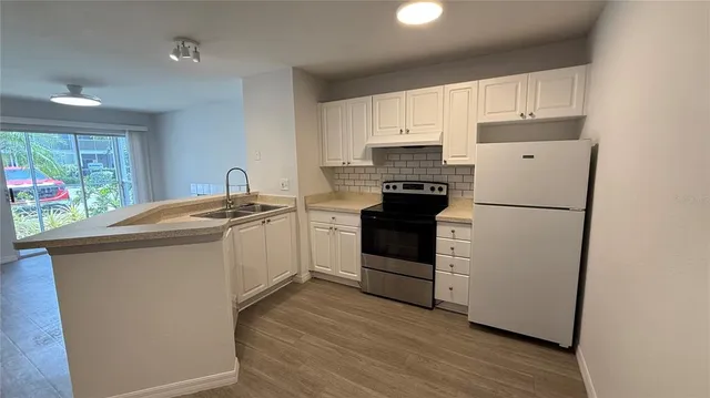 $1,550 | 850 South Tamiami Trail, Unit 401, Sarasota, FL 34236