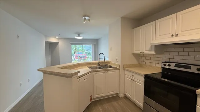 $1,550 | 850 South Tamiami Trail, Unit 401, Sarasota, FL 34236