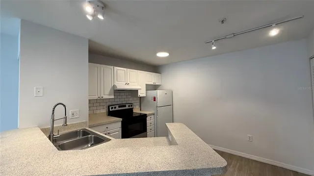 $1,550 | 850 South Tamiami Trail, Unit 401, Sarasota, FL 34236