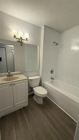 $1,550 | 850 South Tamiami Trail, Unit 401, Sarasota, FL 34236