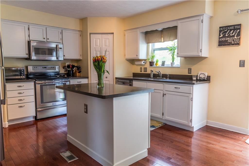 3004 Meyeridge Road Pittsburgh, PA 15209 - Photo 6 of 22 Well thought out layout of kitchen creating ease of cooking.
