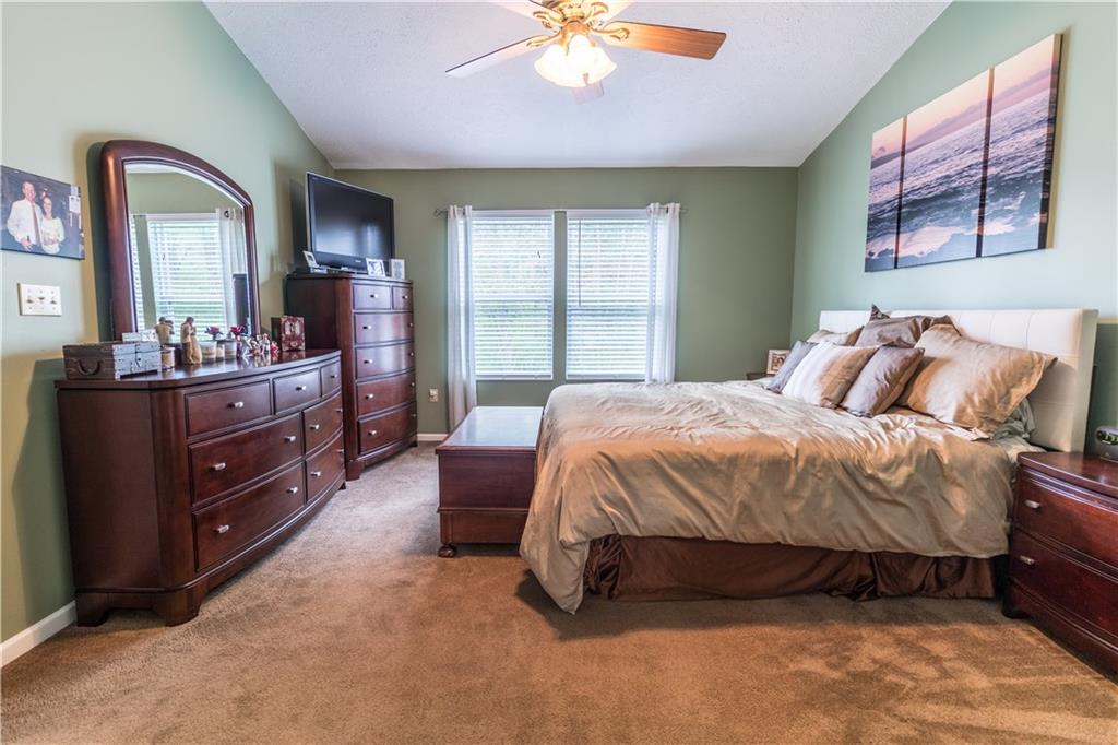 3004 Meyeridge Road Pittsburgh, PA 15209 - Photo 10 of 22 Super sized master bedroom!